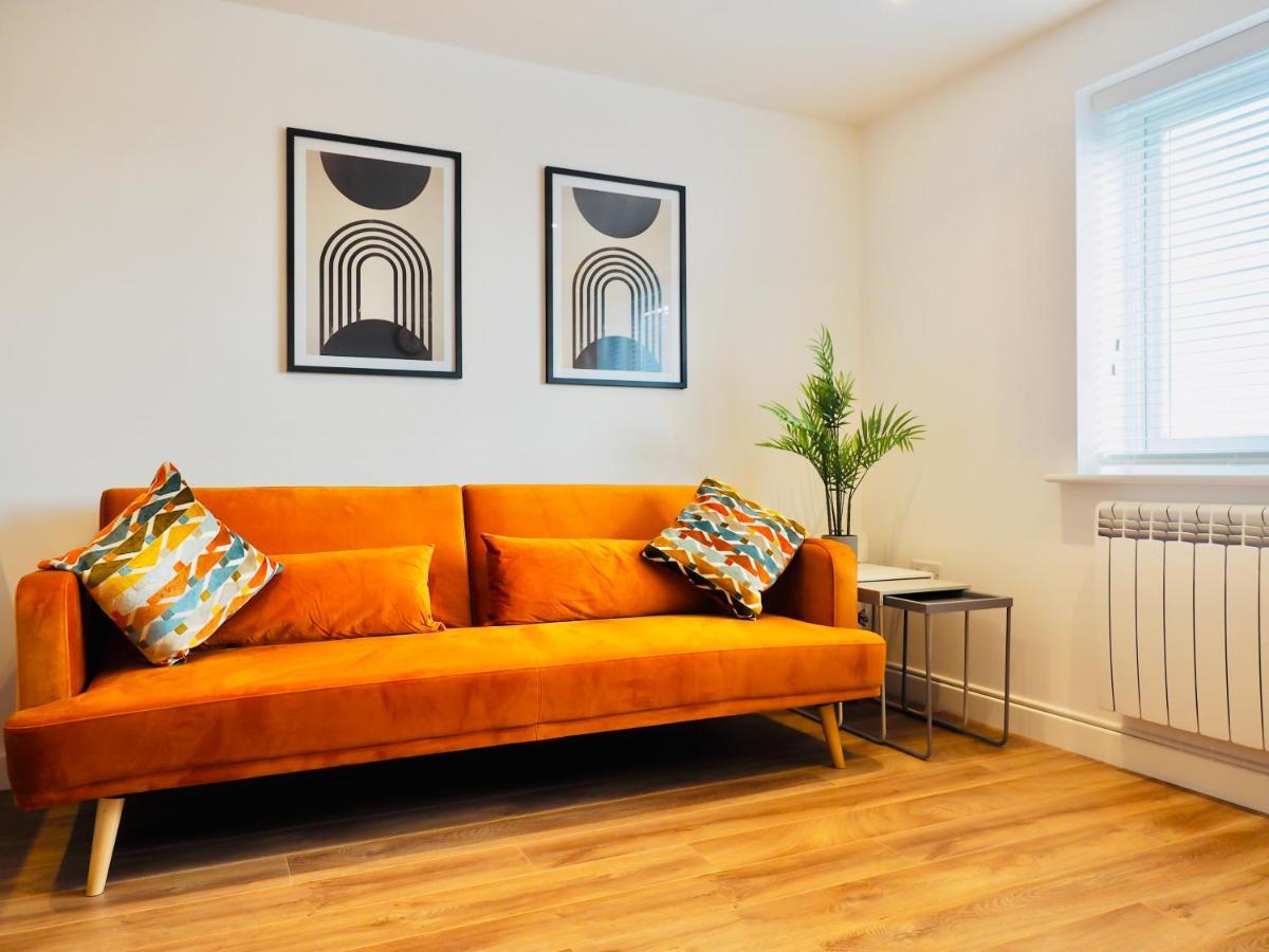 Private Parking Stylish Great Location Apartment Гилдфорд Екстериор снимка