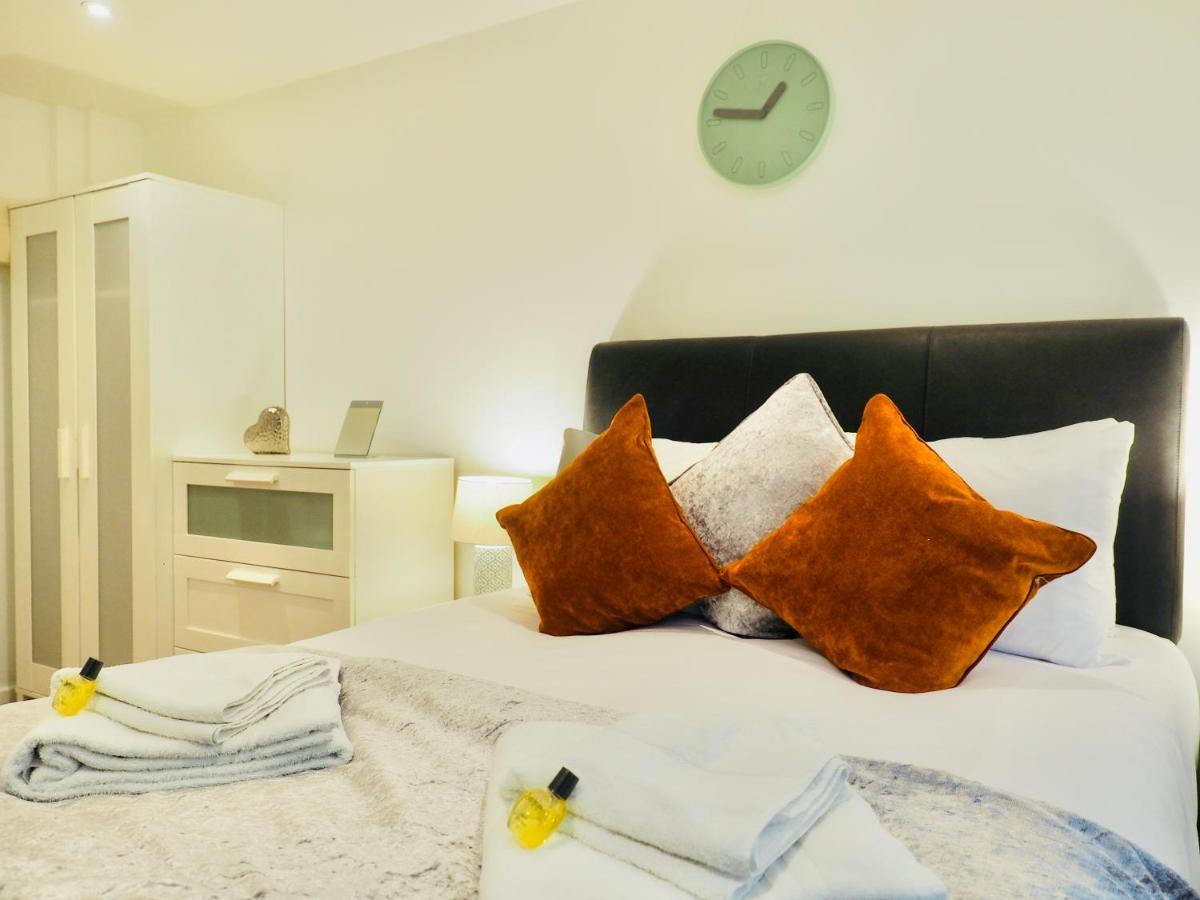 Private Parking Stylish Great Location Apartment Гилдфорд Екстериор снимка