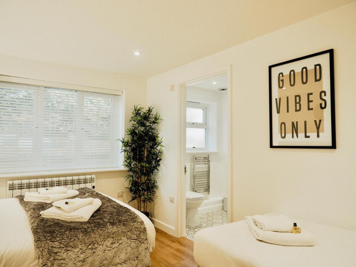 Private Parking Stylish Great Location Apartment Гилдфорд Екстериор снимка