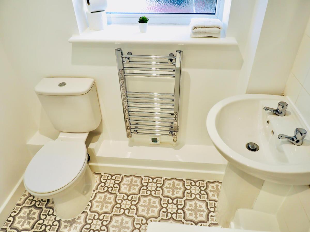 Private Parking Stylish Great Location Apartment Гилдфорд Екстериор снимка
