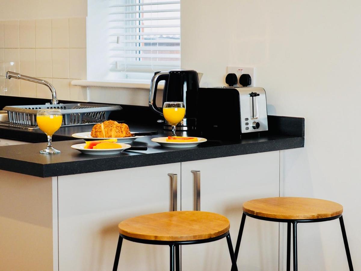 Private Parking Stylish Great Location Apartment Гилдфорд Екстериор снимка