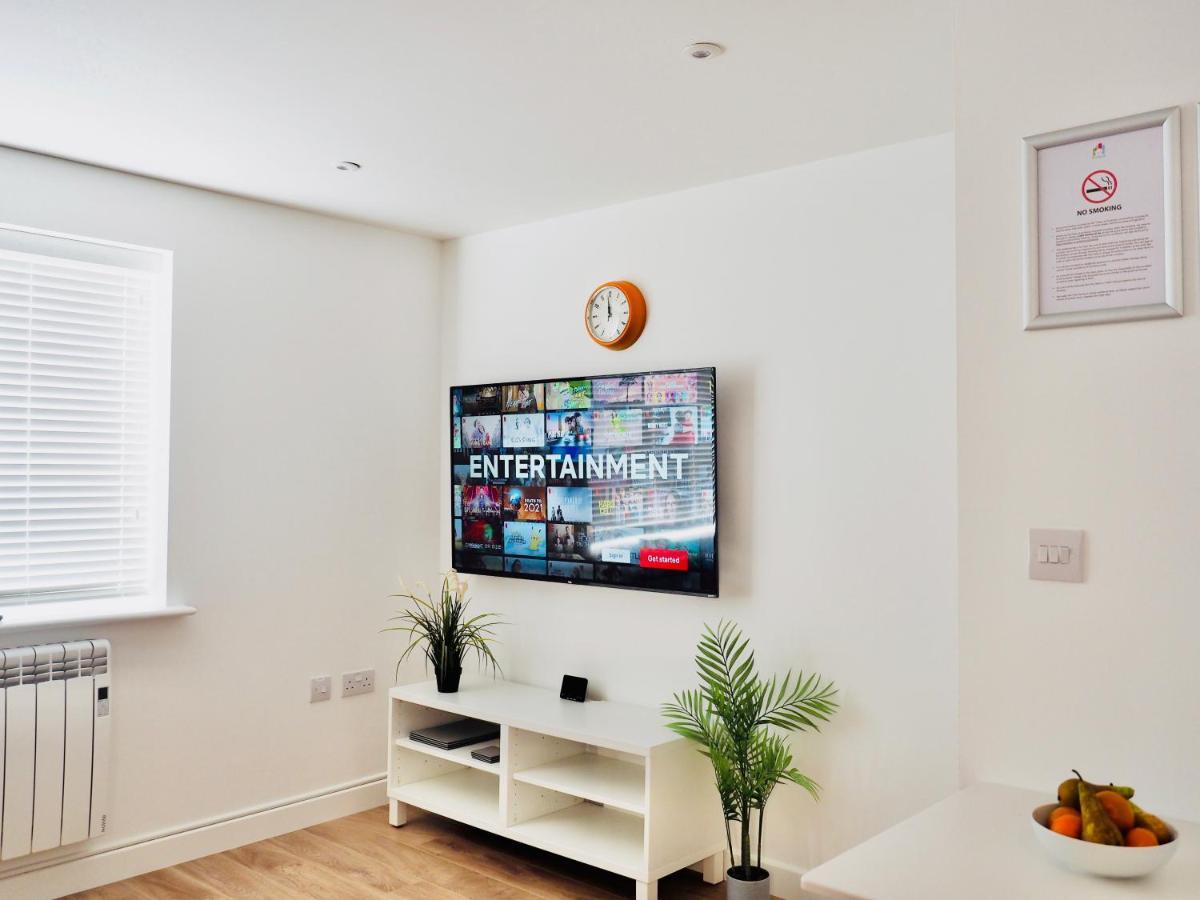 Private Parking Stylish Great Location Apartment Гилдфорд Екстериор снимка