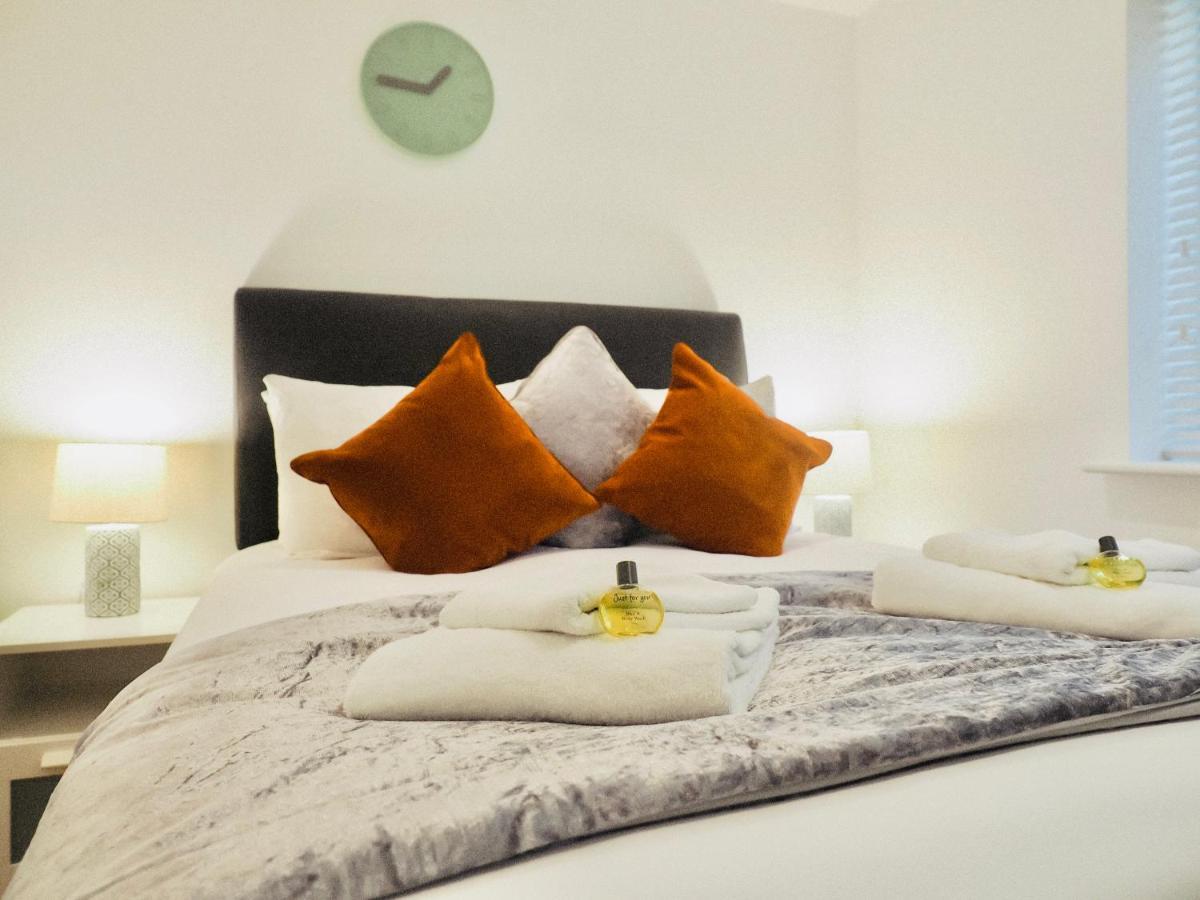 Private Parking Stylish Great Location Apartment Гилдфорд Екстериор снимка