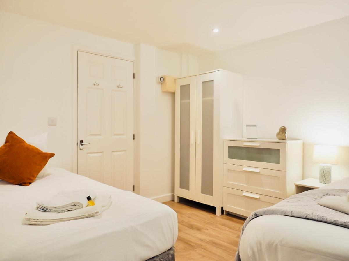 Private Parking Stylish Great Location Apartment Гилдфорд Екстериор снимка