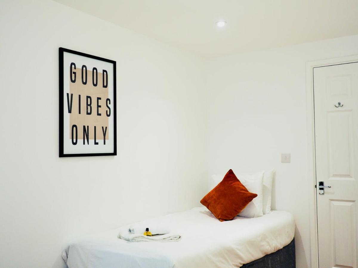 Private Parking Stylish Great Location Apartment Гилдфорд Екстериор снимка