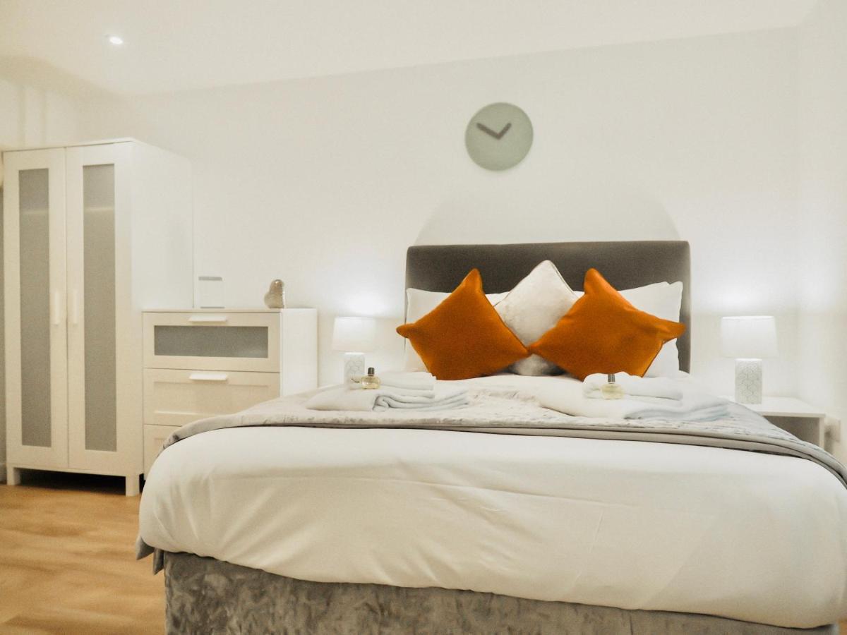 Private Parking Stylish Great Location Apartment Гилдфорд Екстериор снимка