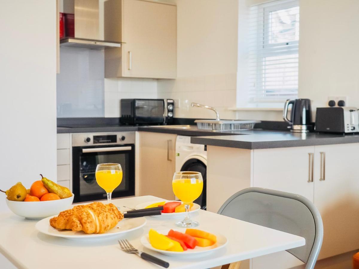 Private Parking Stylish Great Location Apartment Гилдфорд Екстериор снимка